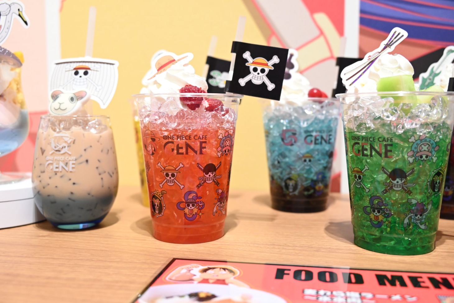 「ゴーイング・メリー号ドリンク」と「麦わらの一味 オリジナルドリンク」