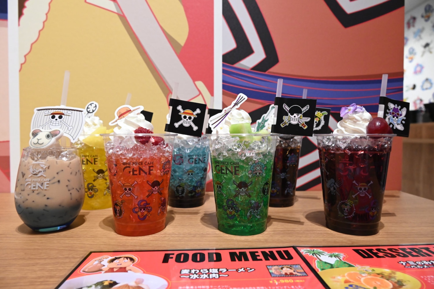 「ゴーイング・メリー号ドリンク」と「麦わらの一味 オリジナルドリンク」