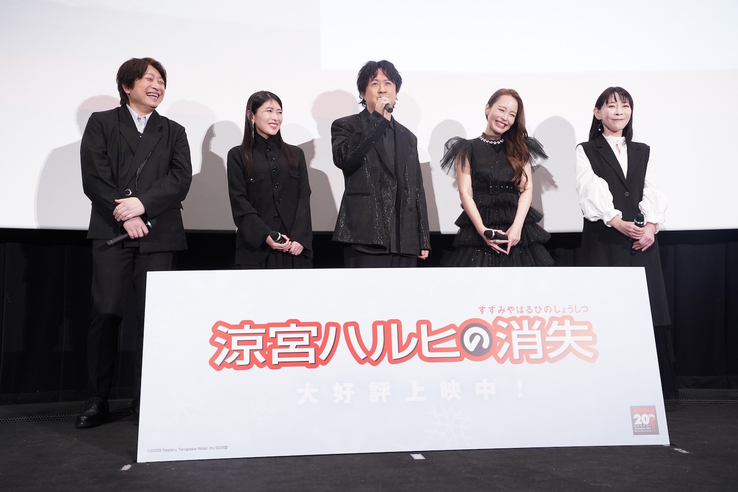 劇場版「涼宮ハルヒの消失」リバイバル公開記念舞台挨拶の様子。左から小野大輔、茅原実里、杉田智和、平野綾、後藤邑子
