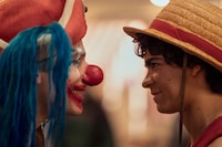 Netflixシリーズ「ONE PIECE」より、ルフィとバギー