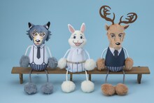 「板垣巴留展～『BEASTARS』『SANDA』から『タイカの理性』まで パルの創造の世界～」で販売されるぬいぐるみ