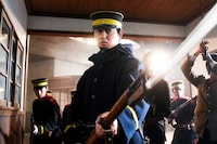 映画「ゴールデンカムイ 網走監獄襲撃編」より、工藤阿須加演じる月島基