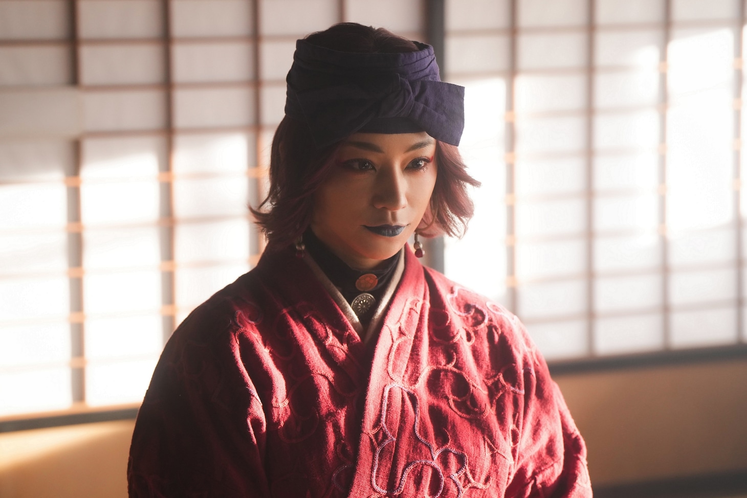 映画「ゴールデンカムイ 網走監獄襲撃編」より、高橋メアリージュン演じるインカㇻマッ