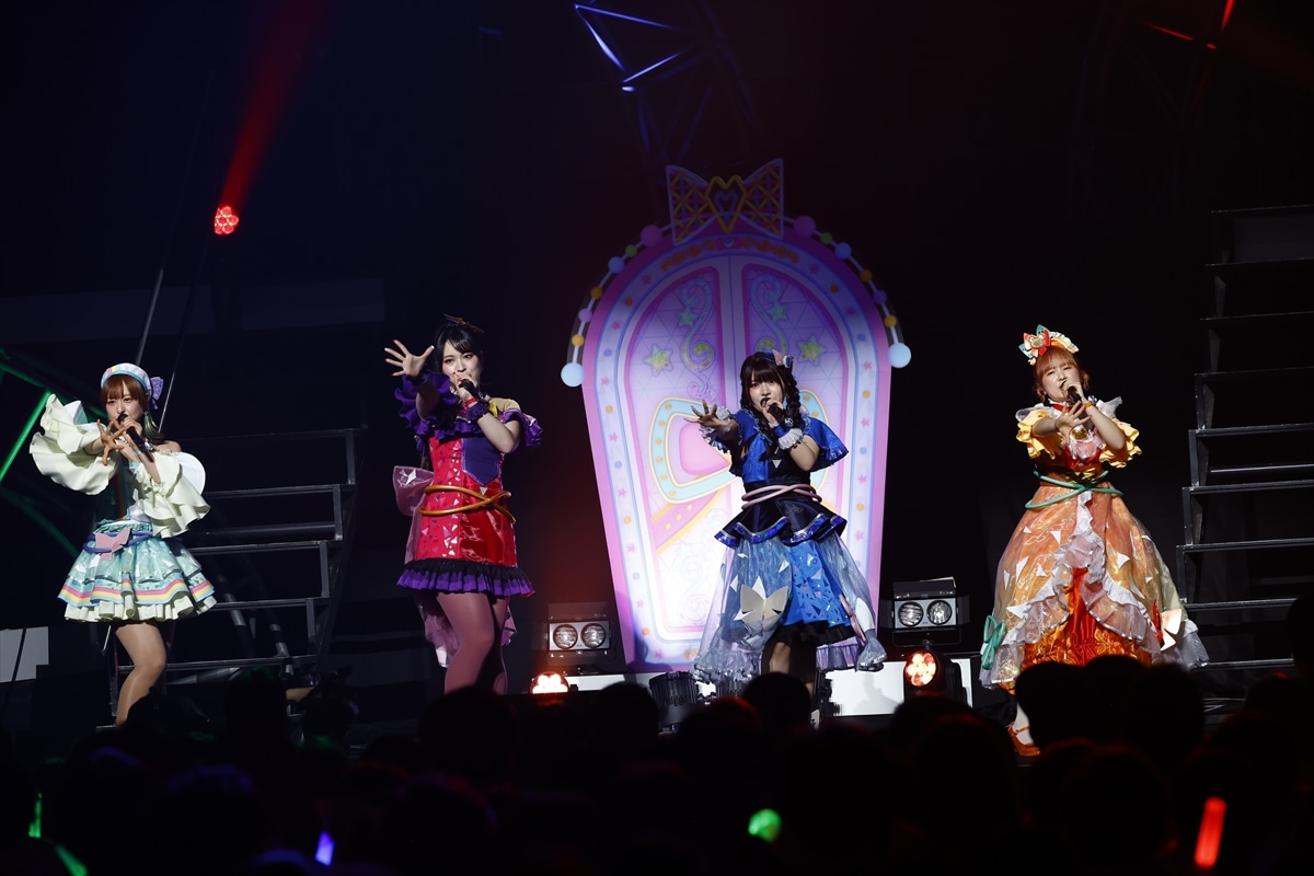 カルテットスター。左から三ツ葉アイリ役の徳井青空、一条寺サクラ役の日比優理香、二階堂タマキ役の鈴木杏奈、四之宮リンリン役の和多田美咲