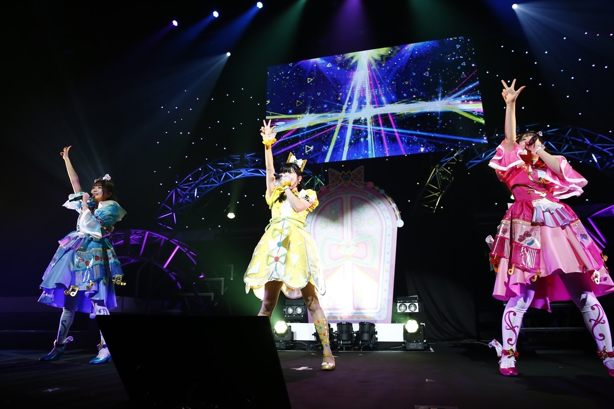 シークレットフレンズ∞。左から星川みつき役の平塚紗依、鈴風つむぎ役の久保ユリカ、青空ひまり役の藤寺美徳