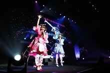 ポッピンドリーミン。左から青空ひまり役の藤寺美徳、星川みつき役の平塚紗依