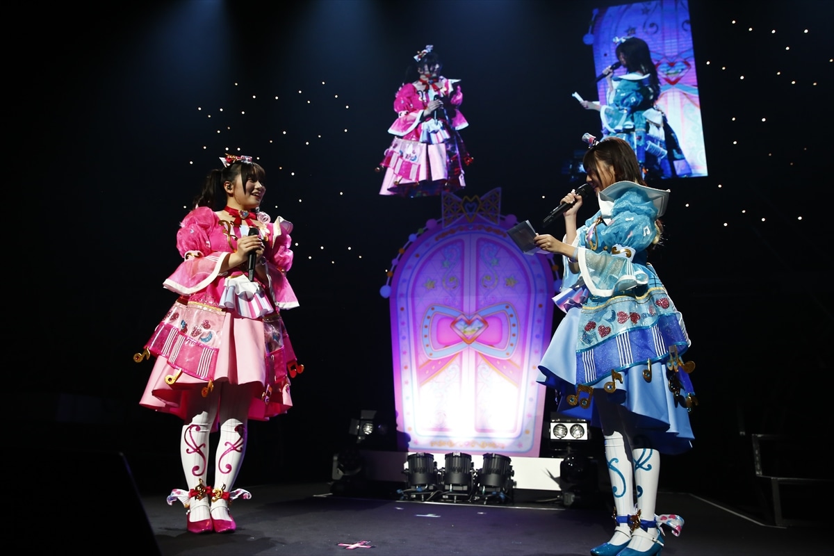 ポッピンドリーミン。左から青空ひまり役の藤寺美徳、星川みつき役の平塚紗依