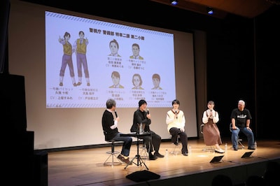 「機動警察パトレイバー EZY＆SELECTIONS アニメ上映会＆トークライブ」の様子。左からMCの小林治、出渕裕監督、戸谷菊之介、上坂すみれ、松倉友二プロデューサー