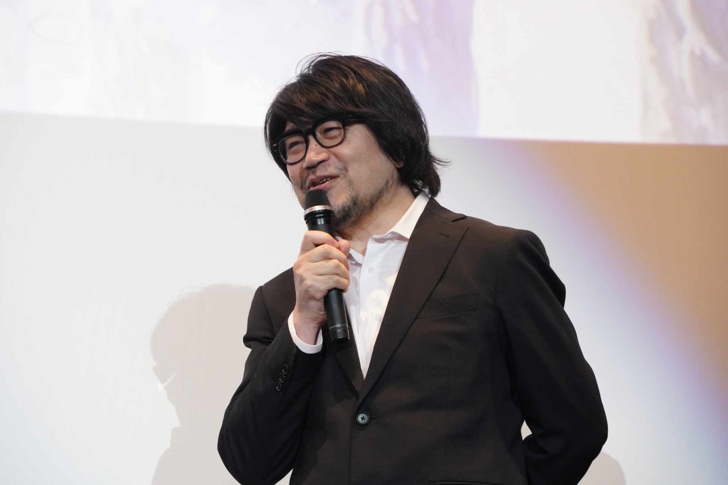 劇場版「僕の心のヤバイやつ」の公開記念舞台挨拶イベントより、赤城博昭総監督