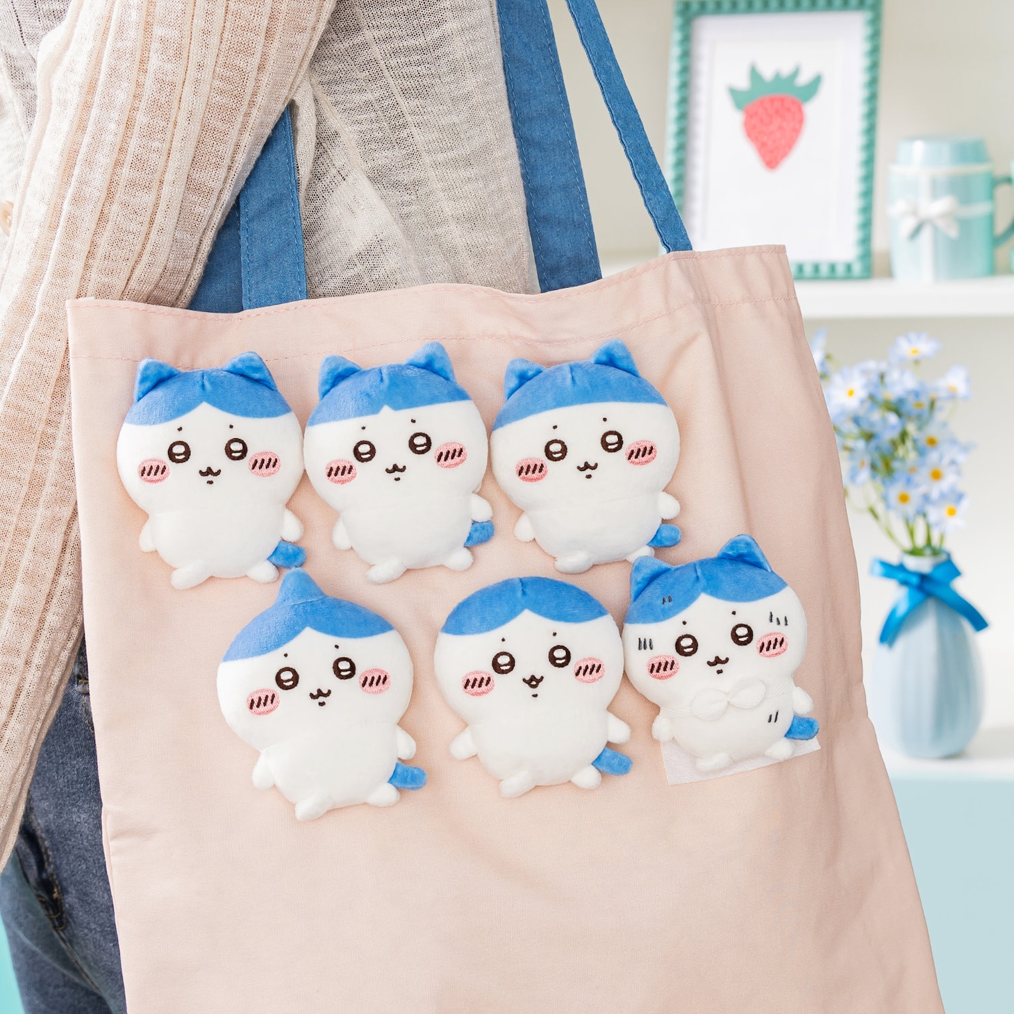 「ハチワレだらけくじ」E賞の「てくてく全身ぬいぐるみバッジ」