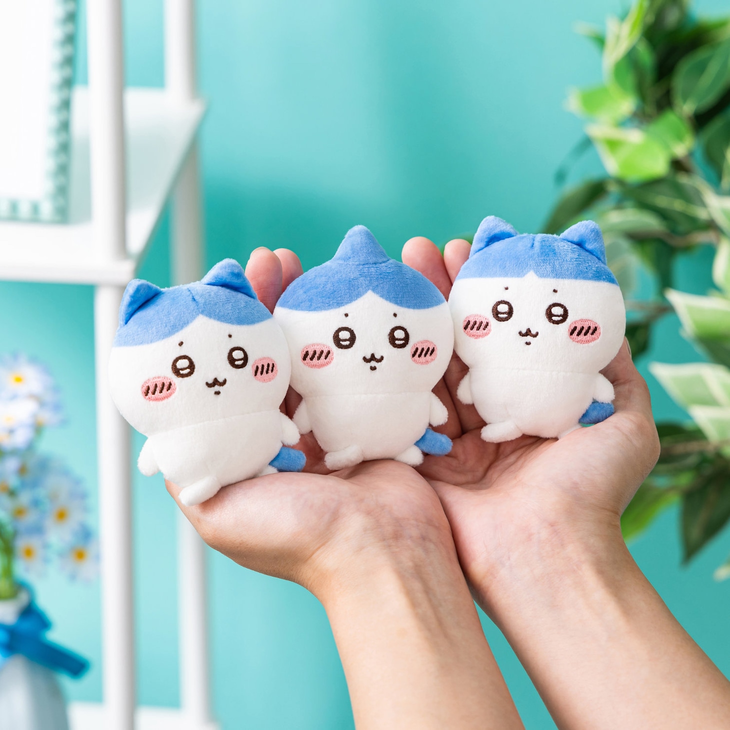 「ハチワレだらけくじ」E賞の「てくてく全身ぬいぐるみバッジ」