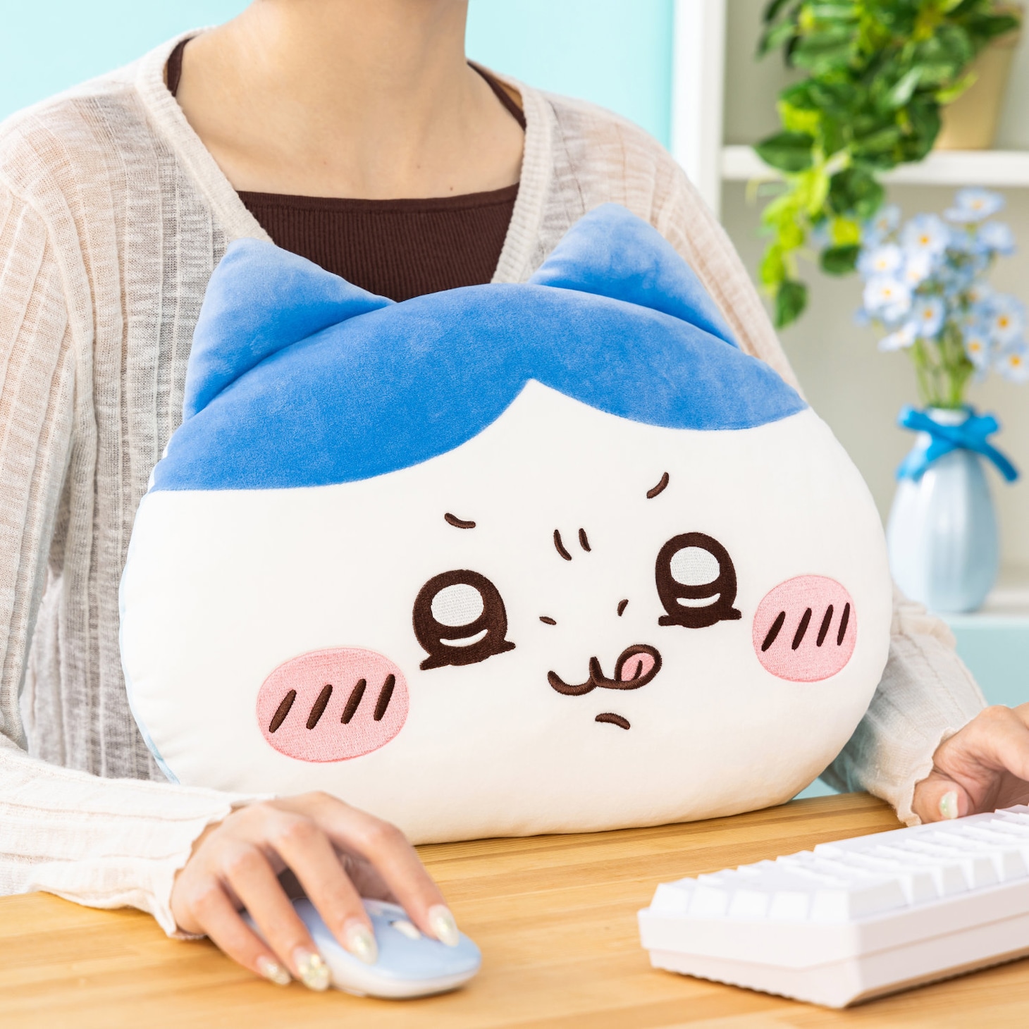 「ハチワレだらけくじ」B賞の「フェイスクッション」