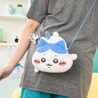 「ハチワレだらけくじ」C賞の「ぬいぐるみポシェット」