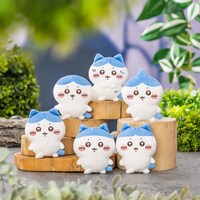 「ハチワレだらけくじ」E賞の「てくてく全身ぬいぐるみバッジ」