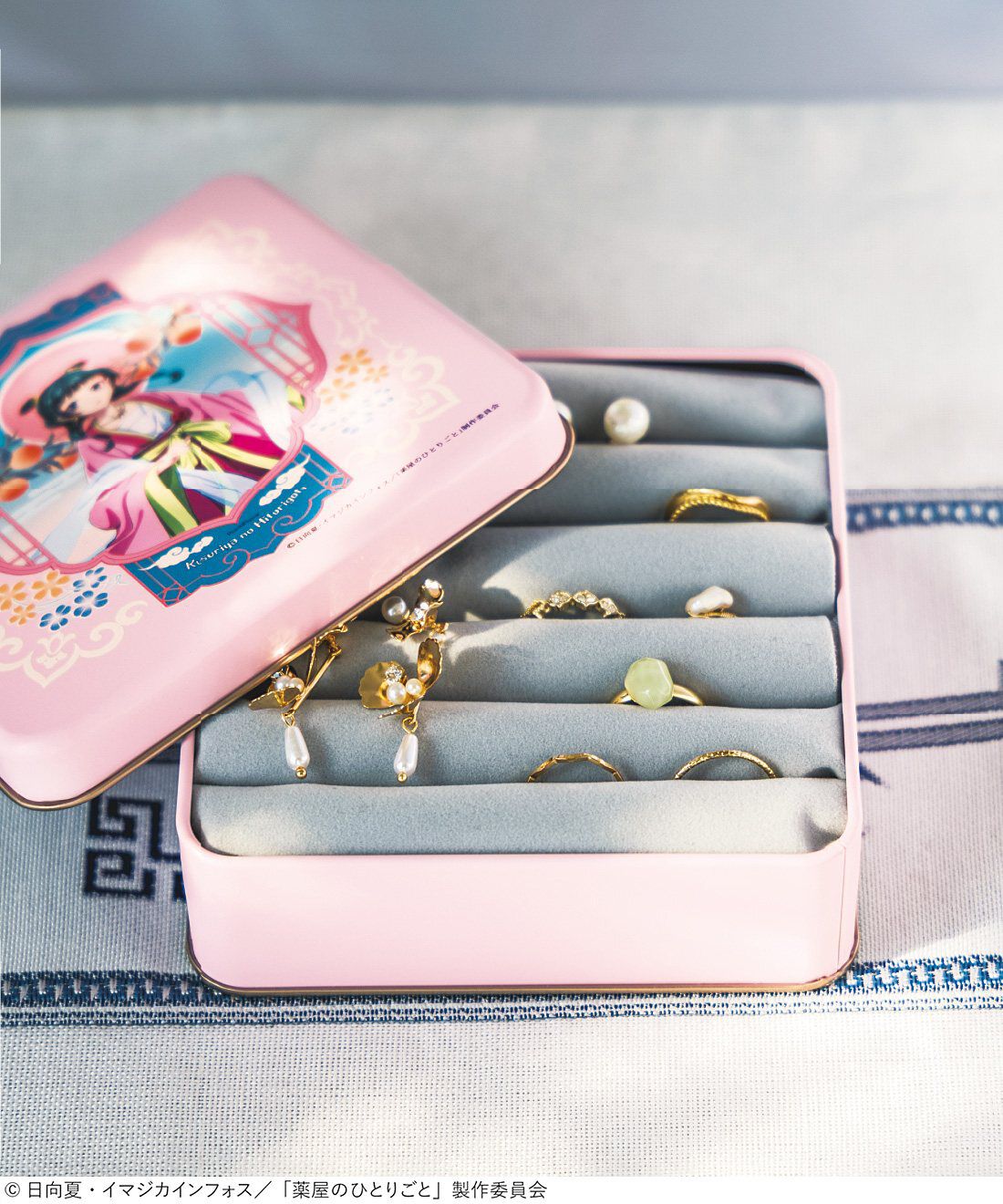 「薬屋のひとりごと」×フェリシモのお薬ポーチ発売、猫化した猫猫のTシャツも