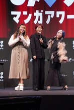 カメラアピールするぱーてぃーちゃん