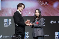 左から佐野雄大（INI）、LINE Digital Frontierの宮内優花氏