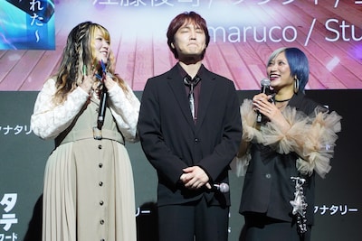 ぱーてぃーちゃん賞を発表するにあたり、少し溜めてみるすがちゃん最高No.1（中央）