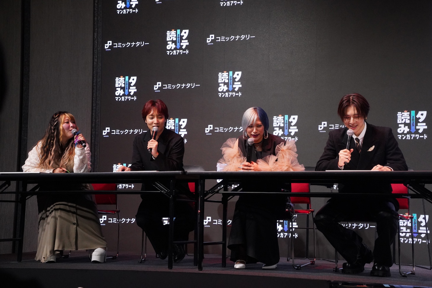 「タテ読みマンガアワード 2025」の授賞式の様子