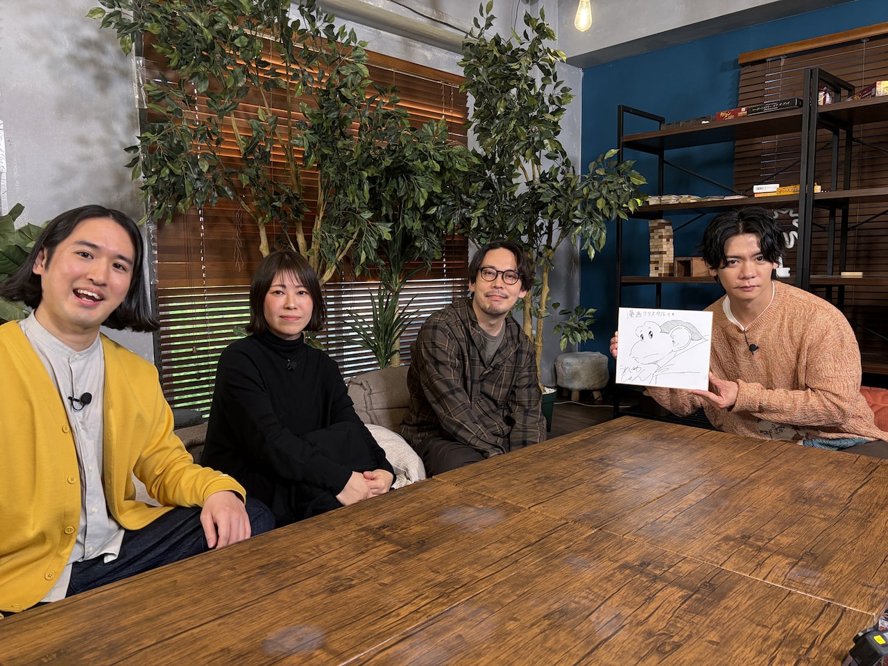 BSテレ東「漫画クリスタル」出演者。左から吉川きっちょむ、bar図書室の店主・のん、うめざわしゅん、野田クリスタル（マヂカルラブリー）