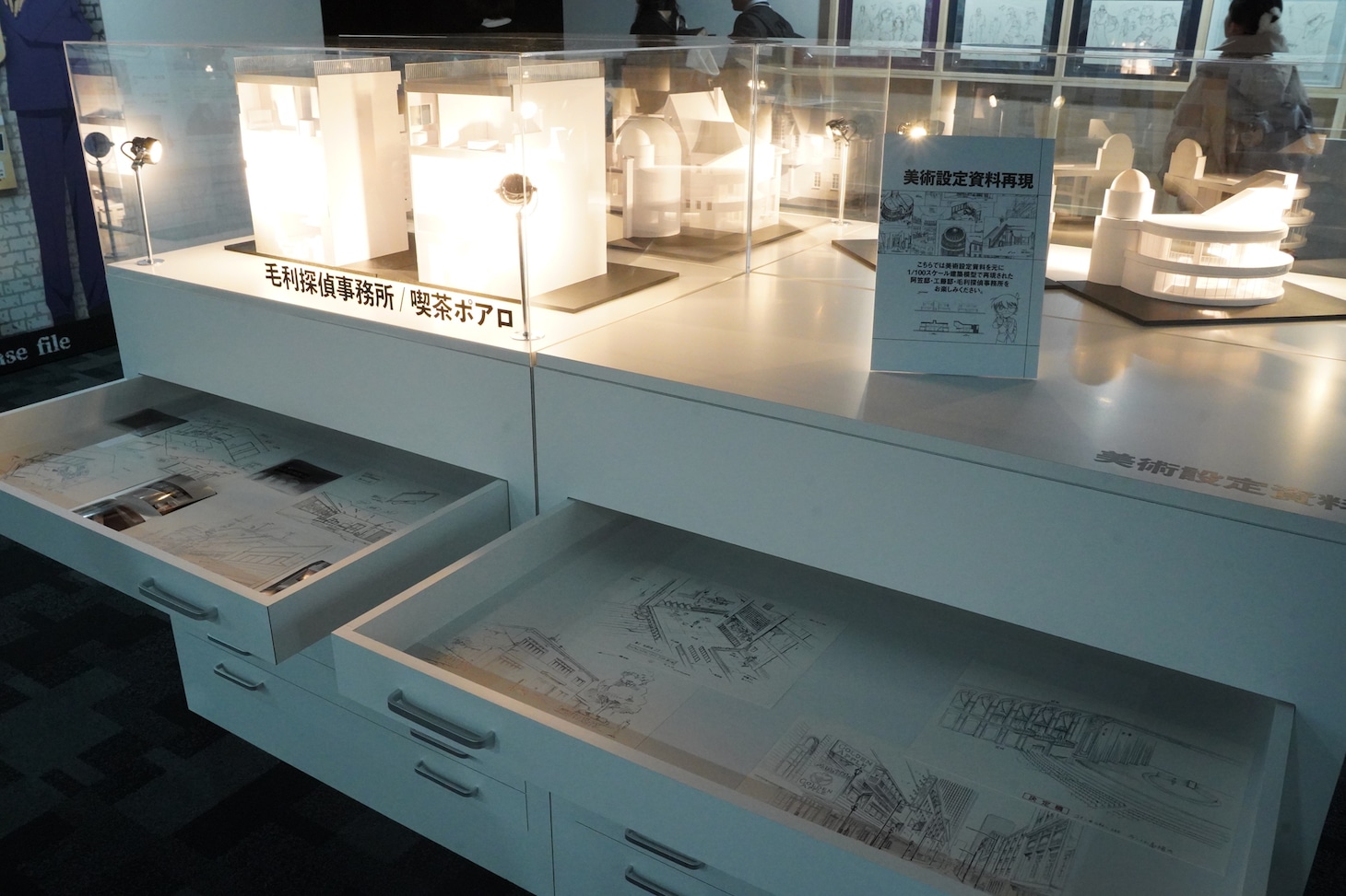 「放送30周年記念 TVアニメ『名探偵コナン』展」の様子 (c)青山剛昌／小学館・読売テレビ・TMS 1996