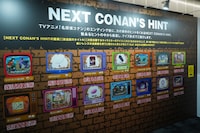 「放送30周年記念 TVアニメ『名探偵コナン』展」の様子 (c)青山剛昌／小学館・読売テレビ・TMS 1996