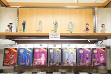 「放送30周年記念 TVアニメ『名探偵コナン』展」で販売されているアイテム (c)青山剛昌／小学館・読売テレビ・TMS 1996