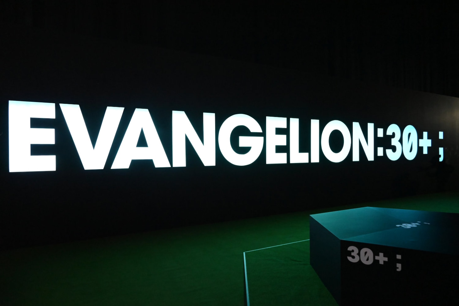 アニバーサリーパークに展示されたイベントのロゴ