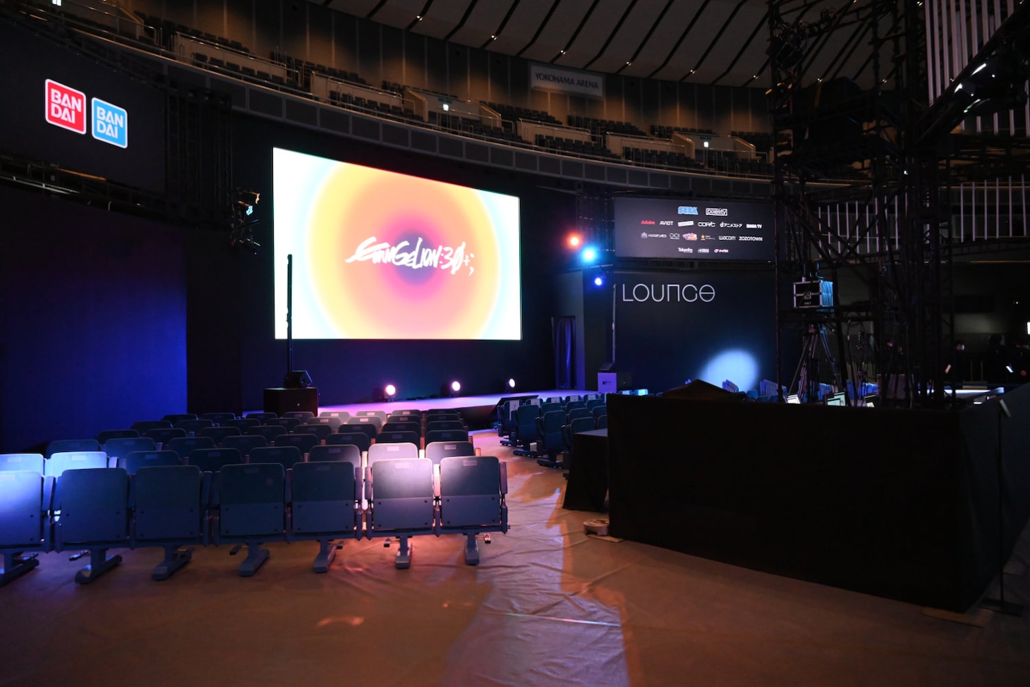 「EVA EXTRA 30」ラウンジ