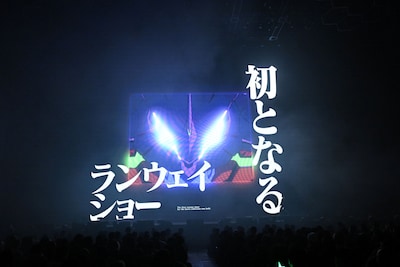 ランウェイウォーキング中のステージ