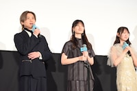 左から堂本光一、小坂菜緒、藤嶌果歩