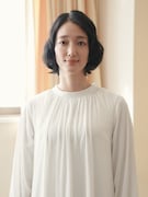 入山法子演じる神栖怜 (c)「水曜日、私の夫に抱かれてください」製作委員会