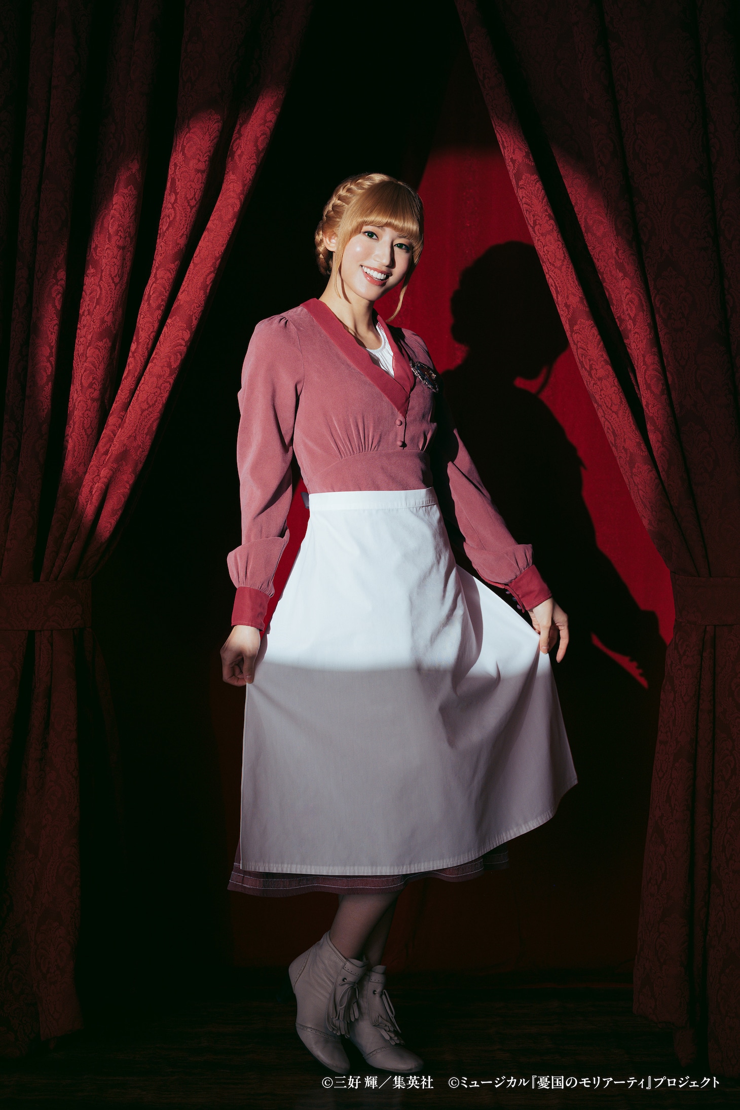 七木奏音扮するミス・ハドソン