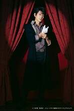 佐々木崇扮するセバスチャン・モラン