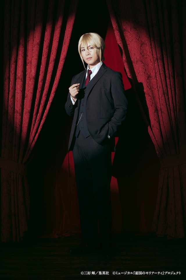 鈴木勝吾扮するウィリアム・ジェームズ・モリアーティ