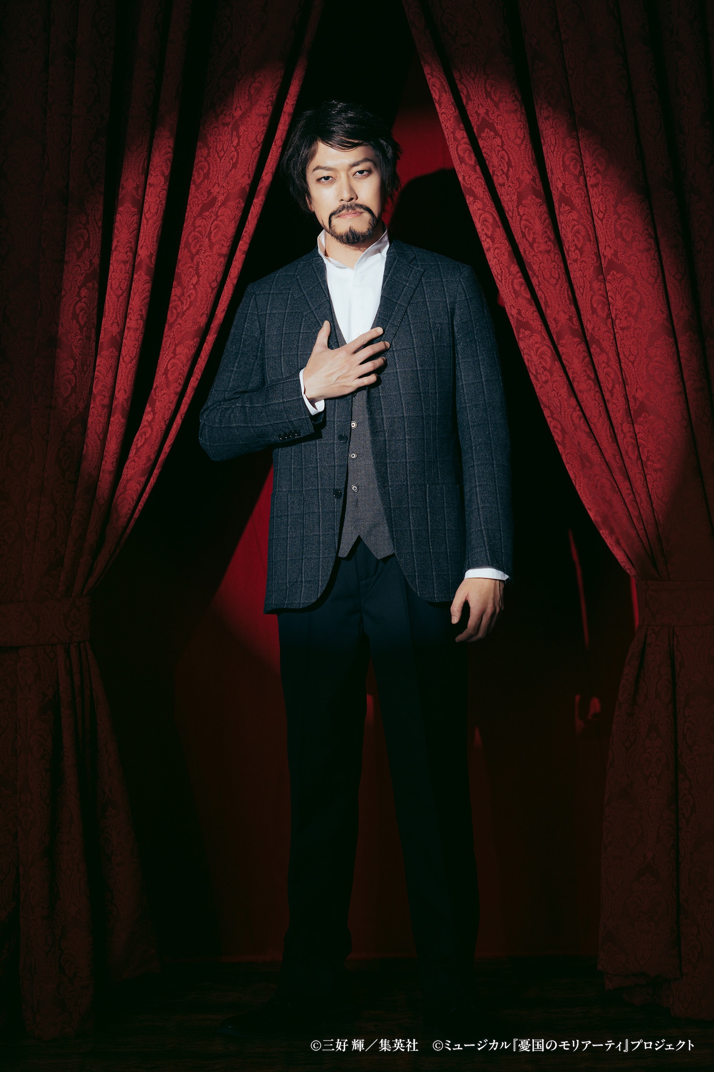 伊藤裕一扮するジョージ・レストレード。