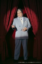 吉田英成扮するレニー・ダブリン男爵