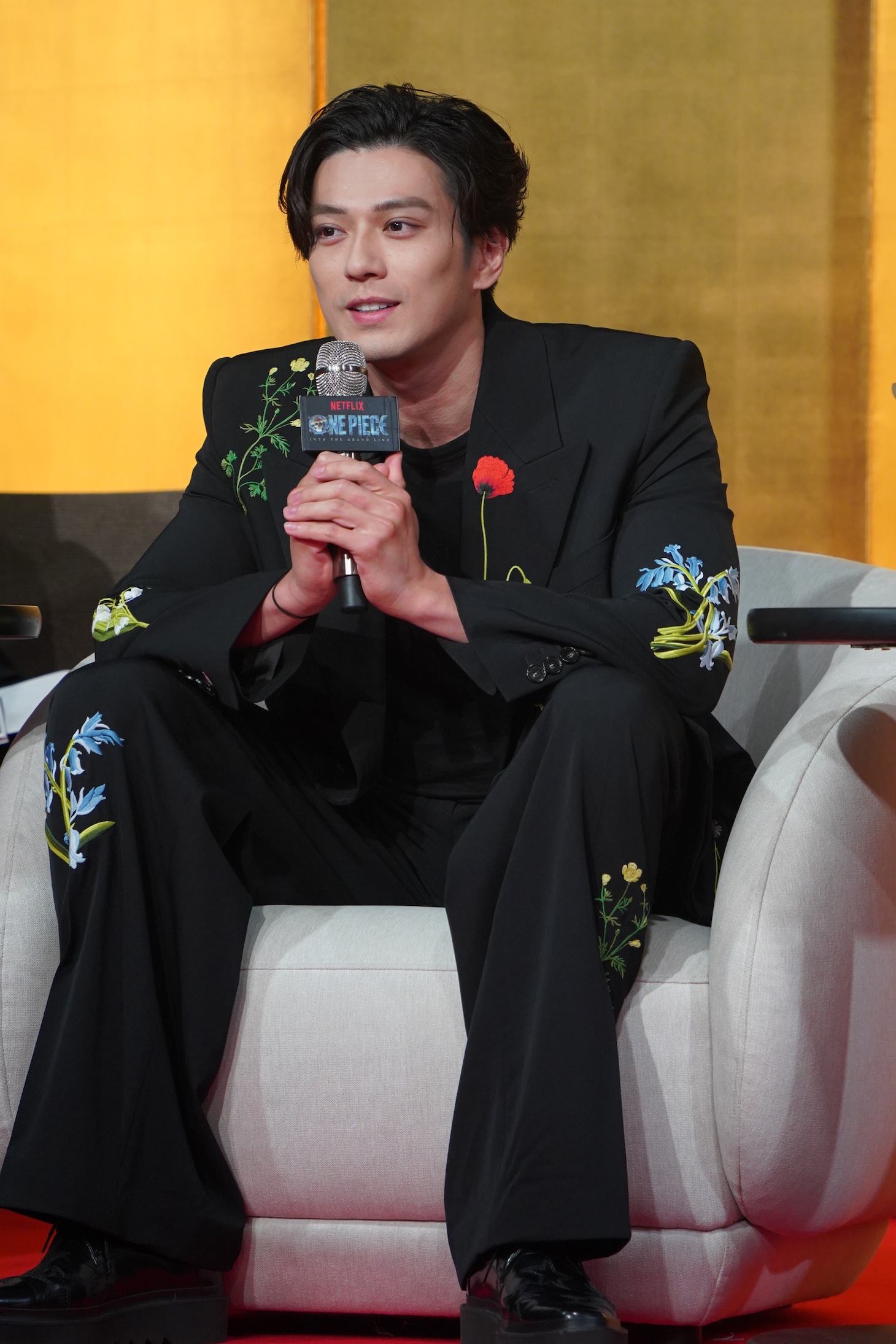 ゾロ役の新田真剣佑