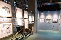 「板垣巴留展～『BEASTARS』『SANDA』から『タイカの理性』まで パルの創造の世界～」より、「BEASTARS」のコーナー