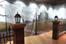 「ツイステ展」岡本信彦＆市川蒼が再現展示に興奮、「フェアリーガラ」衣装が現実世界に