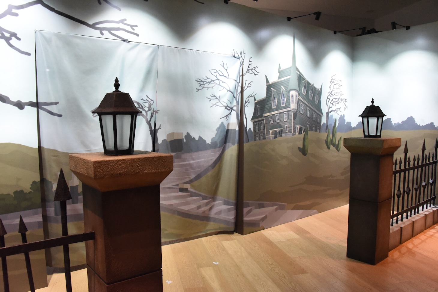 「ディズニー ツイステッドワンダーランド展 Seasonal Memories」のエントランス