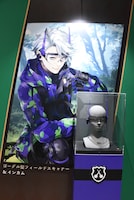 「ディズニー ツイステッドワンダーランド展 Seasonal Memories」より、「ハッピービーンズデー」のコーナーに展示されたアズールのゴーグル型フィールドスキャナー＆インカム