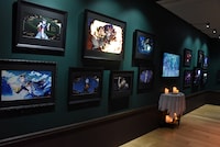 「ディズニー ツイステッドワンダーランド展 Seasonal Memories」より、「スケアリー・モンスターズ！」のコーナー