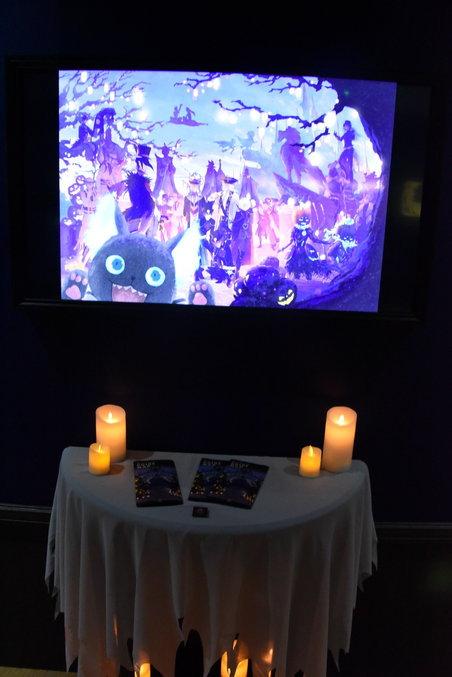 「ディズニー ツイステッドワンダーランド展 Seasonal Memories」より、「スケアリー・モンスターズ！」のコーナー