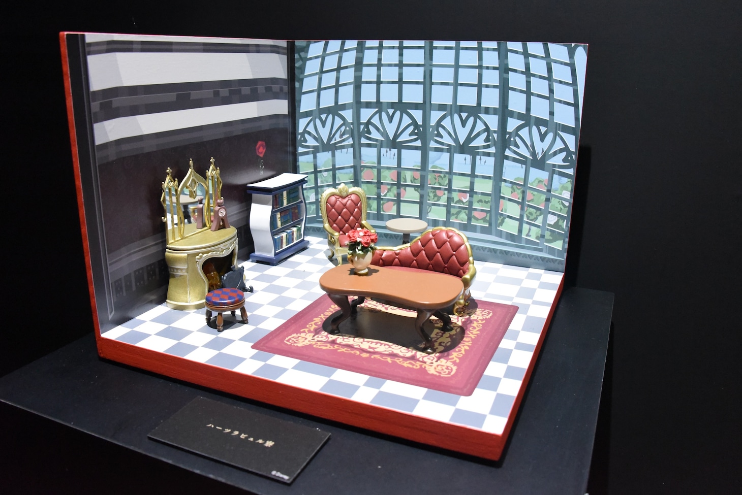 「ディズニー ツイステッドワンダーランド展 Seasonal Memories」の展示物