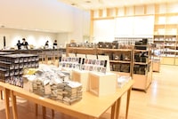 「ディズニー ツイステッドワンダーランド展 Seasonal Memories」の物販コーナー