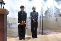 「ディズニー ツイステッドワンダーランド展 Seasonal Memories」の会見に登壇した市川蒼（左）と、岡本信彦（右）