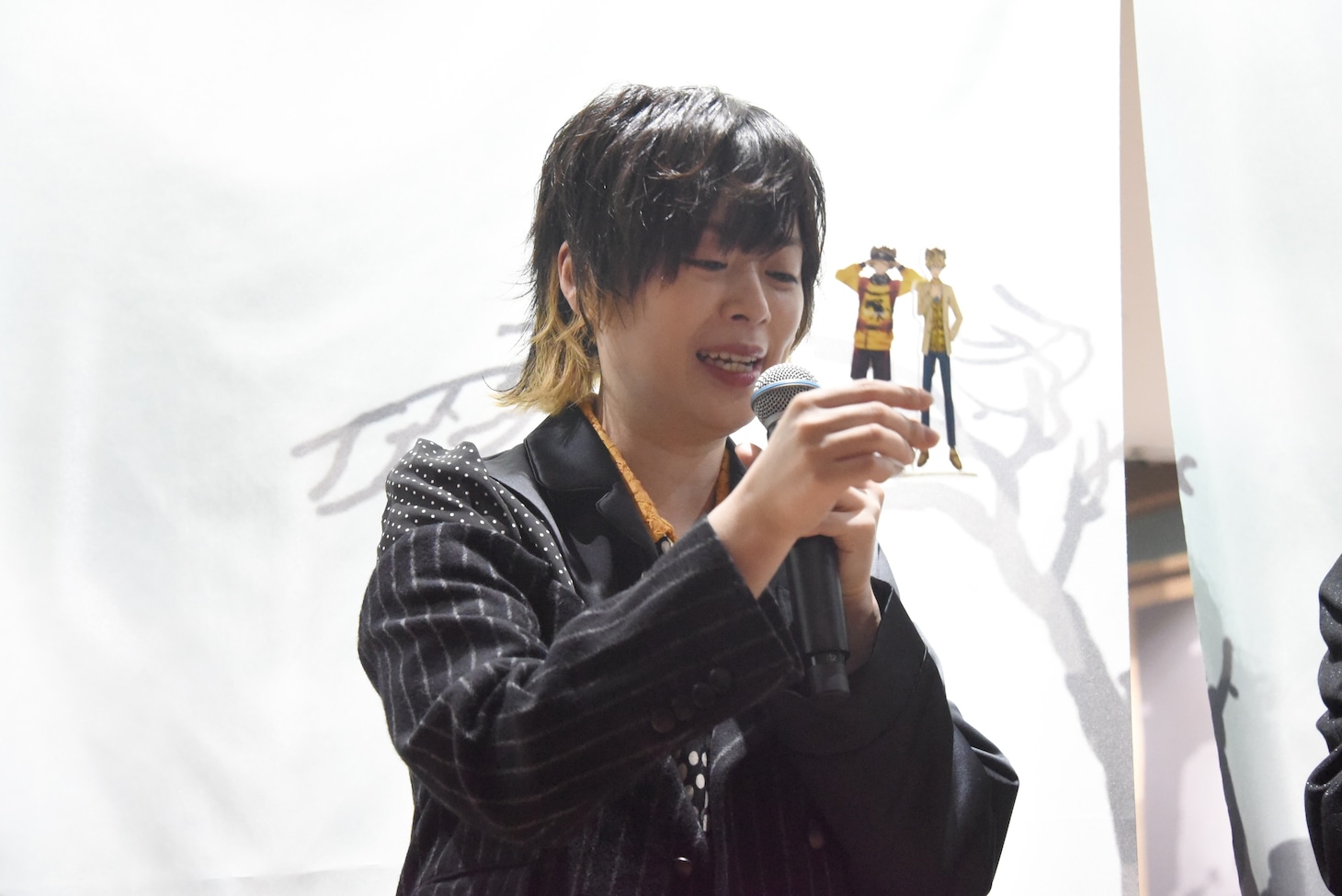 「ディズニー ツイステッドワンダーランド展 Seasonal Memories」の会見に登壇した市川蒼