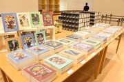 「ディズニー ツイステッドワンダーランド展 Seasonal Memories」の物販コーナー