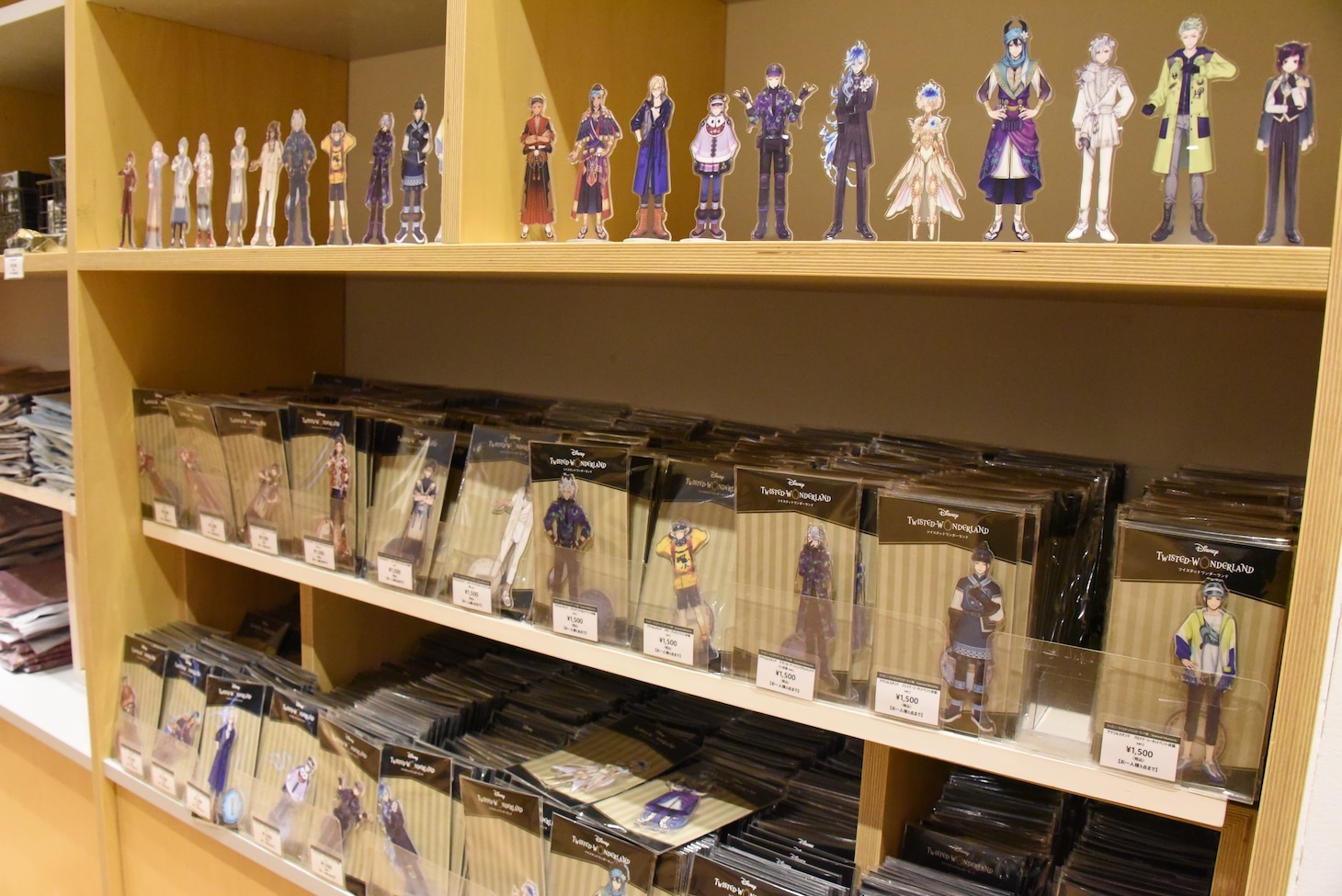 「ディズニー ツイステッドワンダーランド展 Seasonal Memories」の物販コーナー